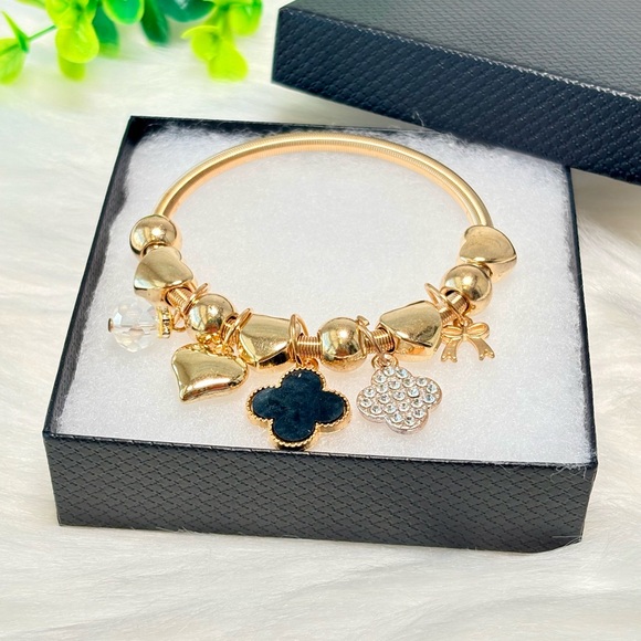 Gold Clover Charm Bracelet with Hearts - Picture 7 of 12